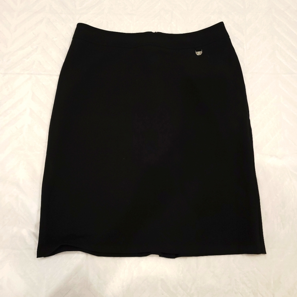The Perfect Black Skirt 6 Stretch